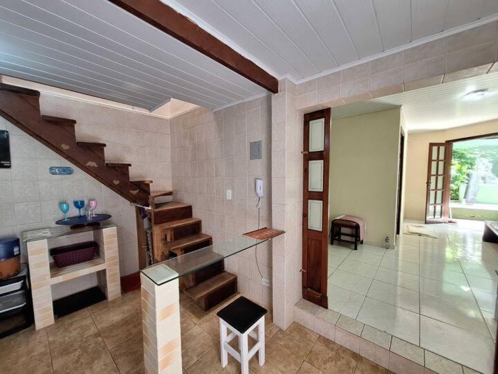 Casa Aconchegante Em Curitiba Hotel Buitenkant foto